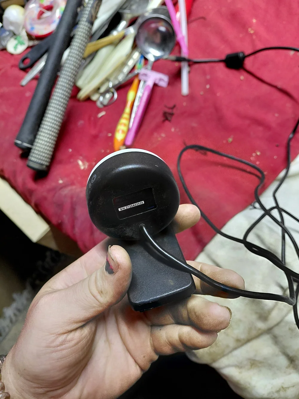 onn. USB Webcam with Built-In Ring Light - White & Black